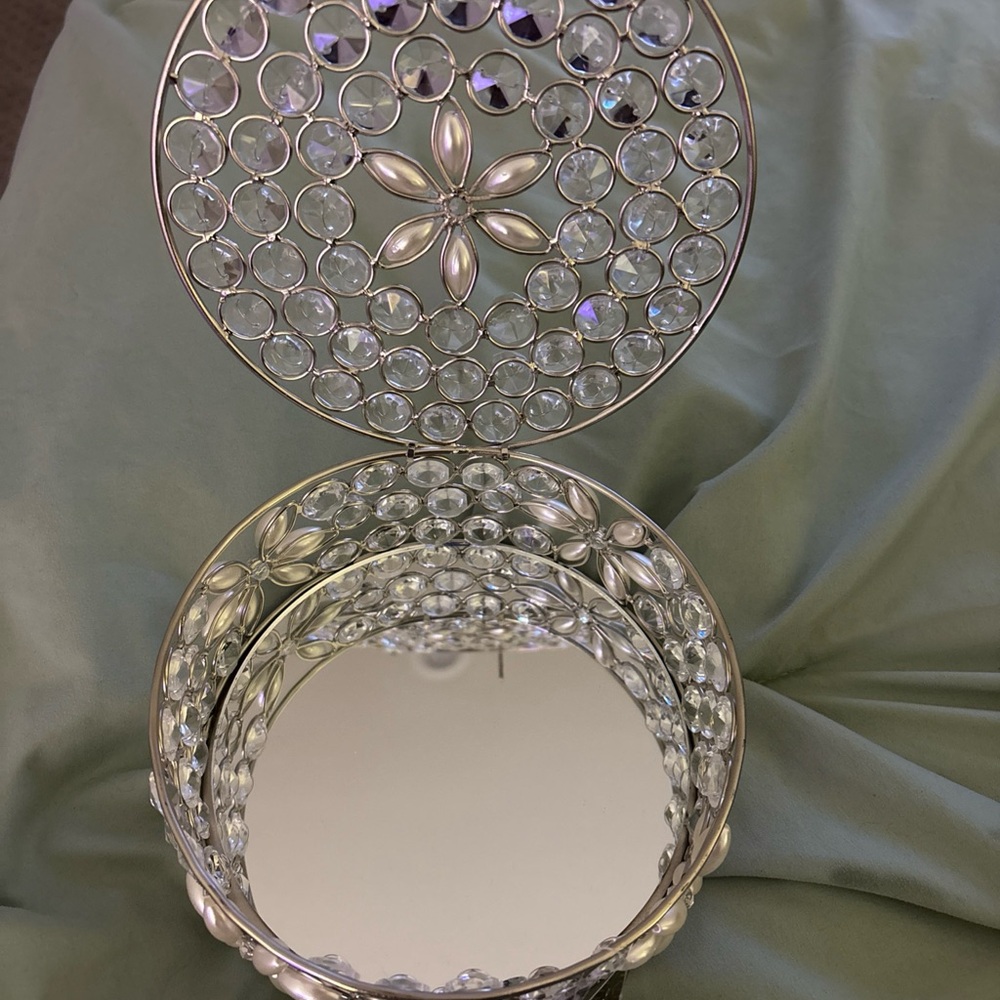 Jewelry box